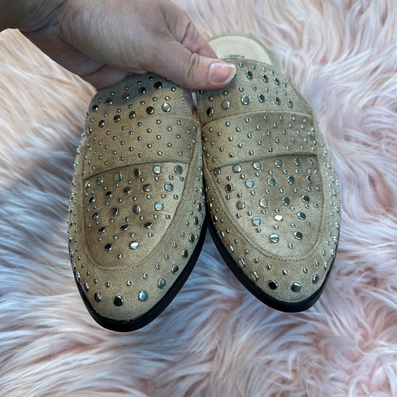 AMS Tan Studded Rhinestone Faux Suede Slip On Mules Office Attire Size 7 Womens - Picture 4 of 6